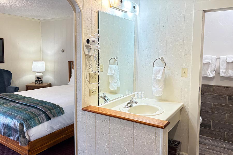 queen balcony room view